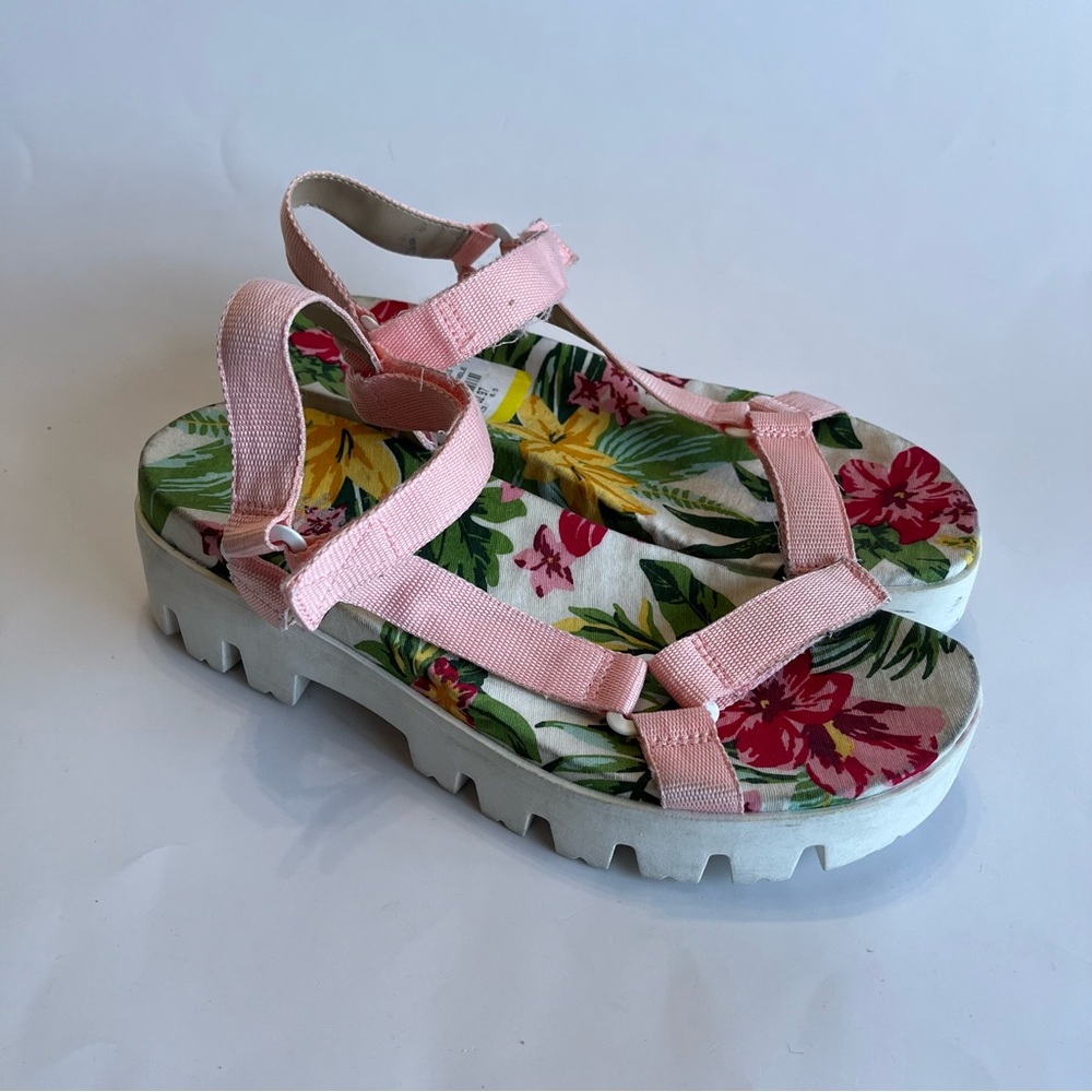 Charles by Charles David Women's 8.5‎ Zambo Floral Sport Sandals Pink